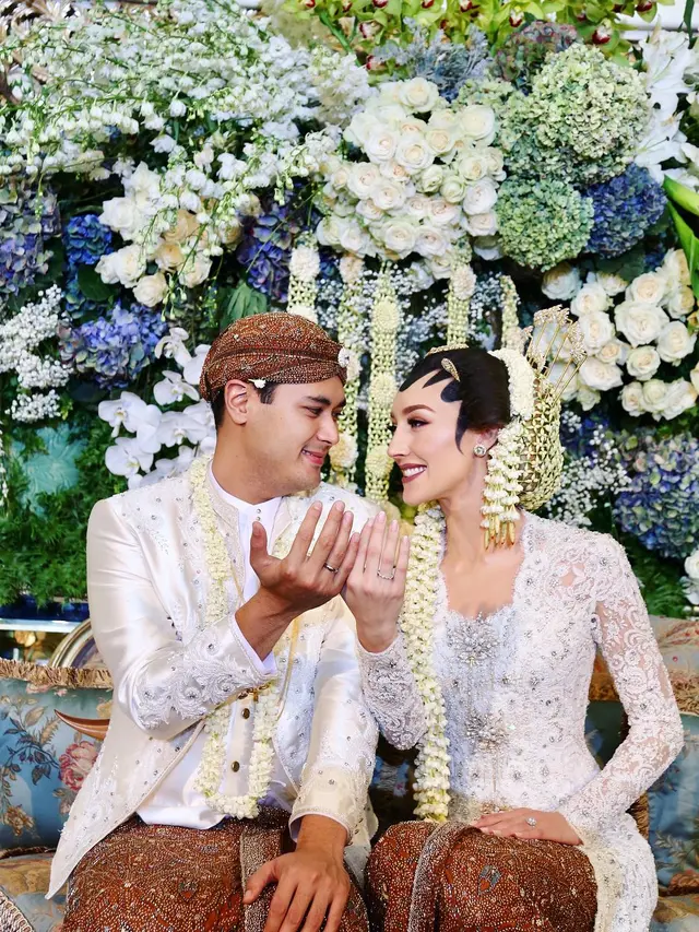 6 Potret Lawas Pernikahan Panji Trihatmodjo dan Varsha Strauss, Curi Perhatian