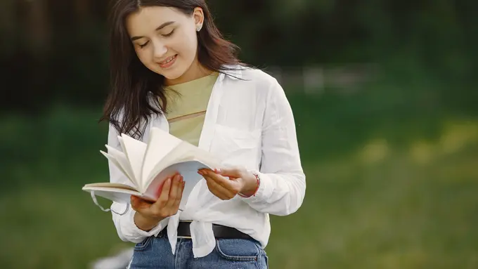 Ilustrasi membaca buku/freepik.com/prostooleh