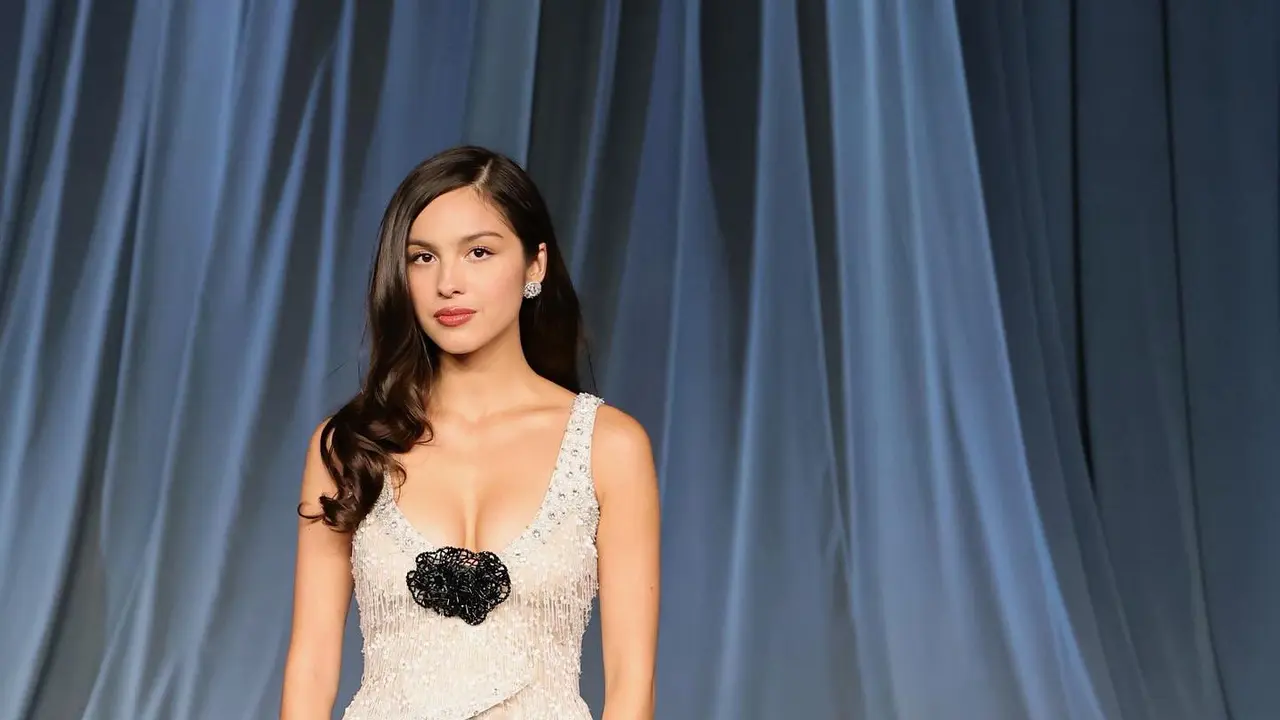 Olivia Rodrigo Hidupkan Kembali Gaun Couture 2005, Armani Privé di Academy Museum Gala 2025