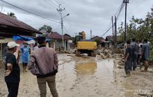Jalan Maninjau Agam Kembali Normal Setelah Longsor, Akses Lubuk Basung-Bukittinggi Lancar