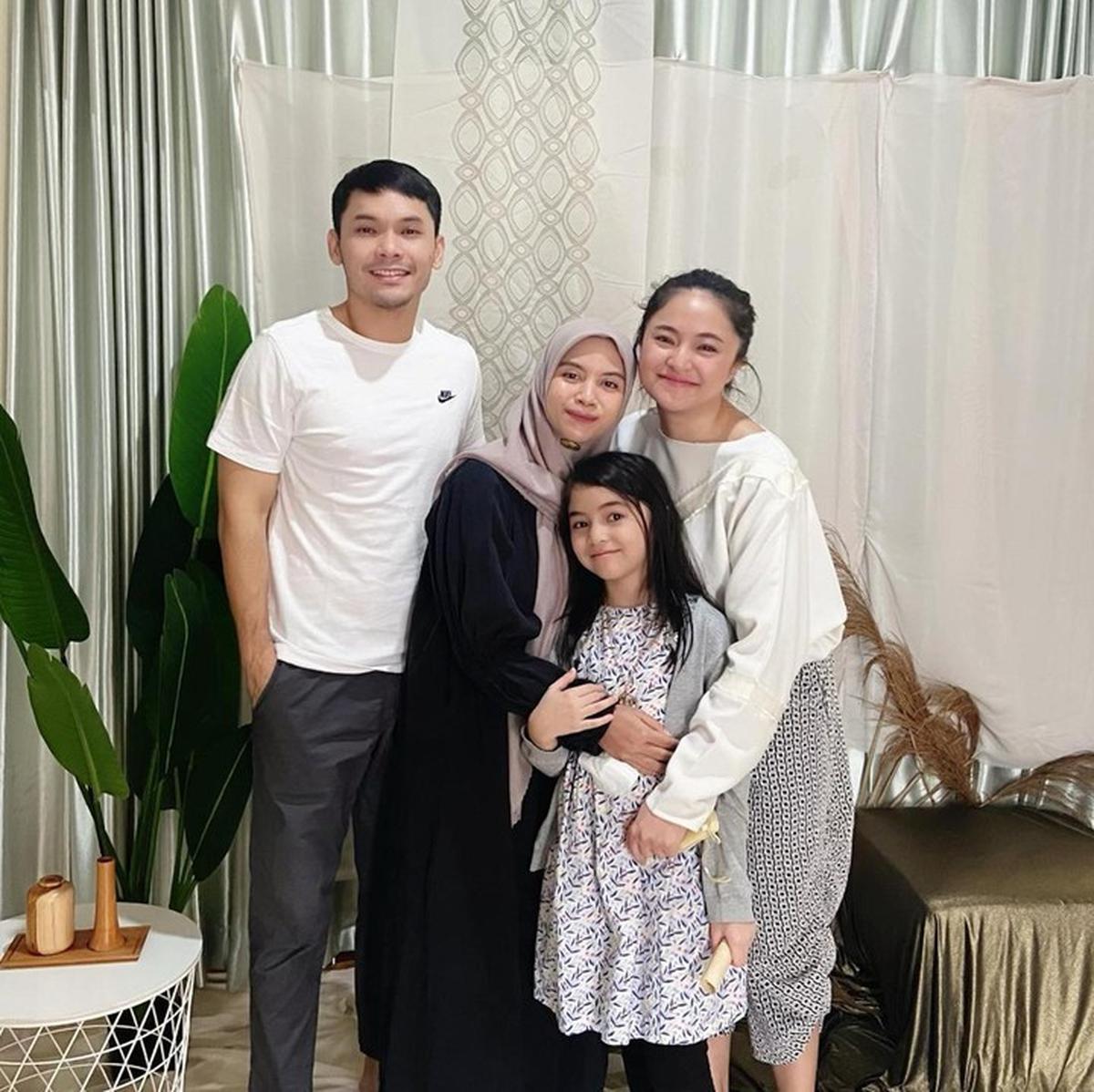 Meski Bercerai, Deretan Artis Ini Tetap Kompak Demi Anak