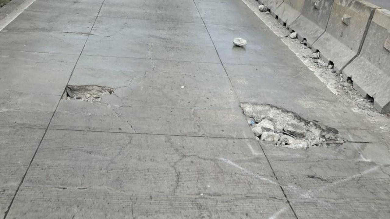 Jalan Berlubang di FO Pesing Jakarta Barat Picu Belasan Mobil Pecah Ban, Warga Resah