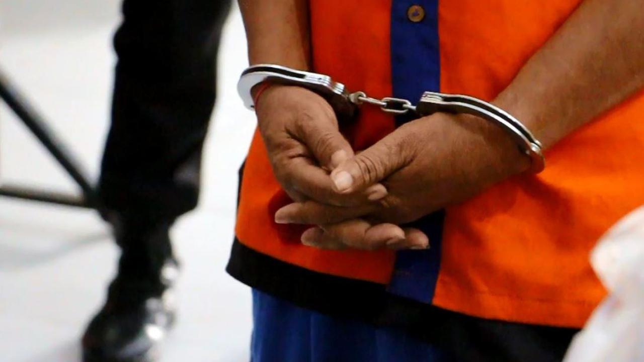Menurut hasil penyidikan kepolisian yang berangkat dari tindak lanjut laporan korban pada 24 April 2024, tersangka AS ditetapkan sebagai tersangka bersama dua orang perempuan berinisial MS dan HW.<br>