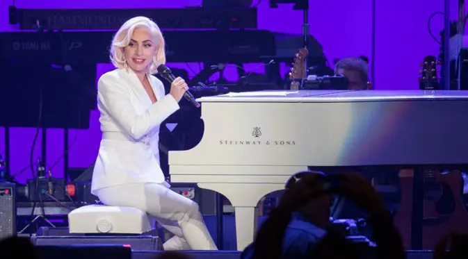 Seperti para selebriti  dan tokoh lainnya, Lady Gaga kini hadir di Madame Tussauds, di berbagai negara. Namun keberadaan Lady Gaga justru mengundang opini publik yang tak mengenakan. (AFP/Jim Chapin)