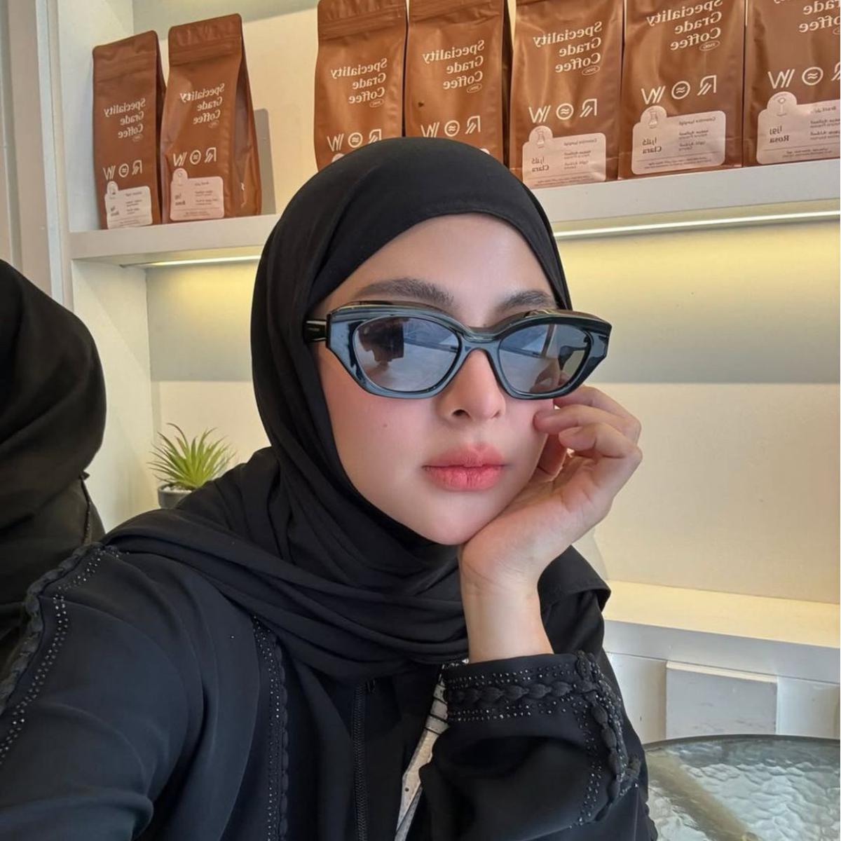 7 Potret Thya Sethya saat Pakai Hijab setelah Tinggalkan MMA, Sempat Tampil Bercadar Ketika Umroh
