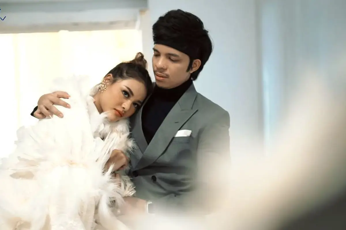 7 Prewedding Aurel Hermansyah dan Atta Halilintar di GBK, Curi Perhatian