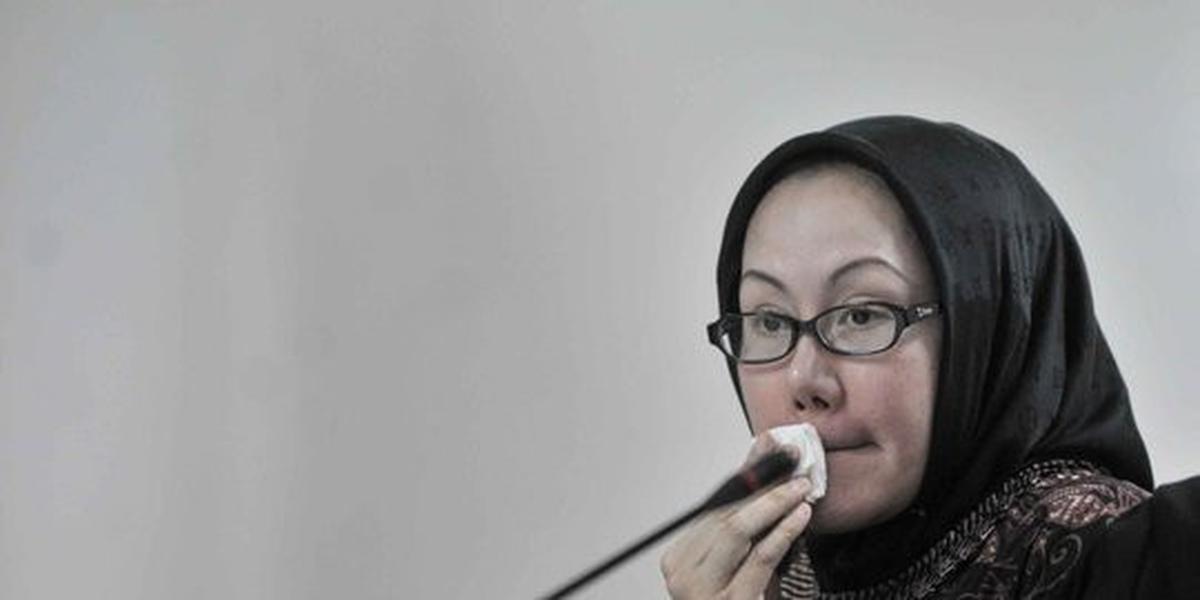 Ingat anak, Ratu Atut menangis saat bacakan pledoi