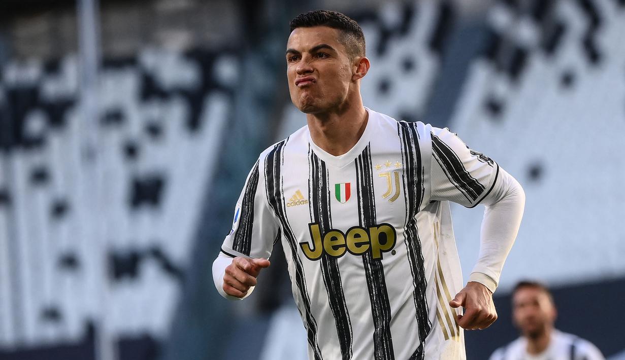 Cristiano Ronaldo finis sebagai pencetak gol terbanyak dalam tiga musim bersama Juventus. Ia berhasil mencetak 101 gol dalam 135 penampilan bersama Bianconeri. Pada musim terakhirnya, Ronaldo juga mampu meraih penghargaan Capocannoniere dengan mencetak 29 gol. (AFP/Marco Bertorello)