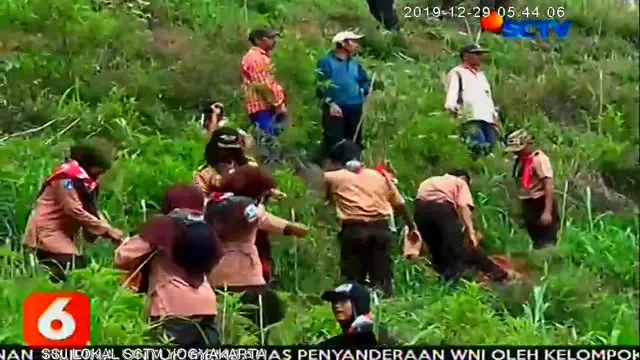 Ratusan anggota Pramuka tingkat pelajar SMP dan SMA perwakilan dari berbagai kota di Jawa Timur meluangkan waktu liburan Natal dan Tahun Baru untuk menanam pohon di lereng Gunung Bromo.