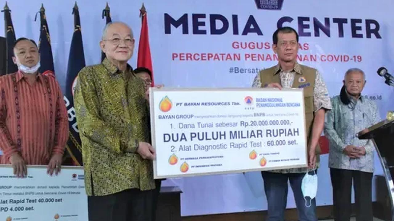 Berdiri di peringkat teratas orang terkaya Indonesia, nilai kekayaan Low Tuck Kwong bahkan melampaui taipan teknologi asal China, Jack Ma.