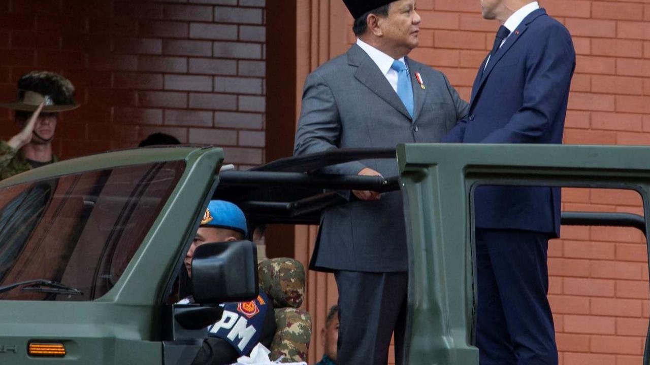Prabowo dan Presiden Prancis Emmanuel Macron satu helikopter menuju Akmil Magelang