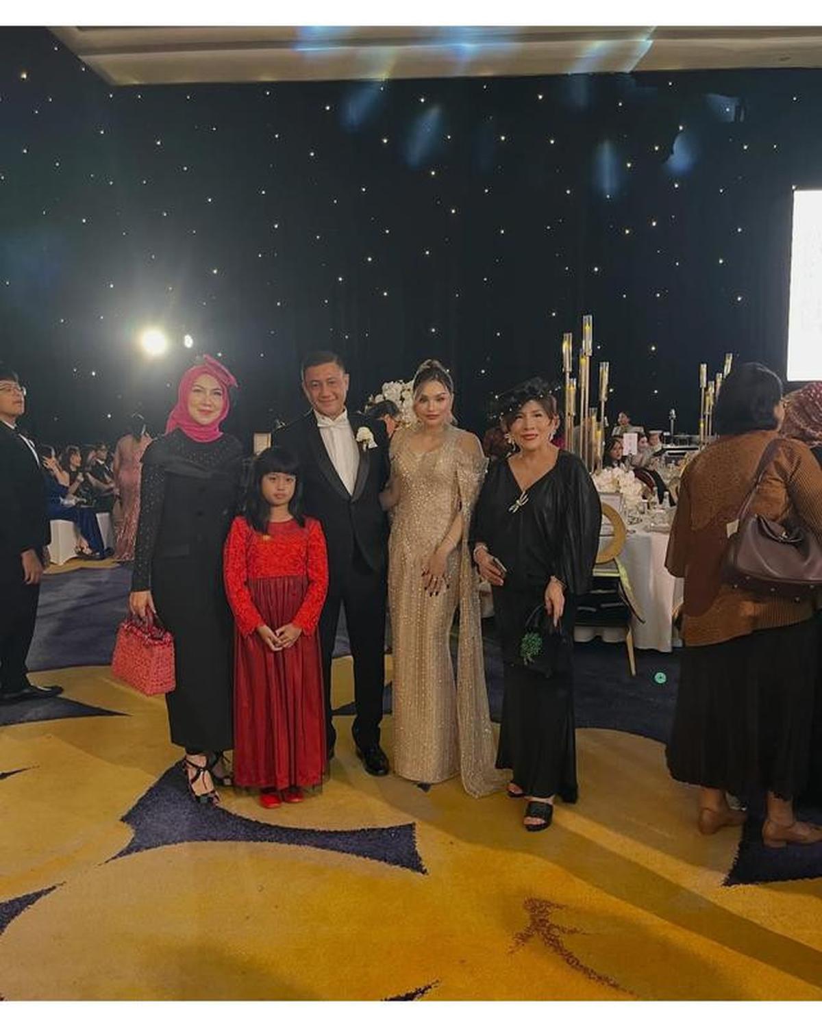 8 Potret Tamu Publik Figur di Pernikahan Teuku Rassya dan Cleantha Islan