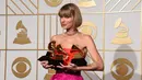 Namun, imej nya yang dikenal sebagai American Sweetheart pun dinodai dengan aksi pembongkaran percakapan Taylor Swift dan Kanye West lewat telepon genggam. (AFP/Bintang.com)