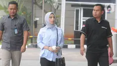 Terpidana General Manager Commercial PT Humpuss Transportasi Kimia, Asty Winasti tiba di Gedung KPK, Jakarta, Selasa (12/11/2019). Asty diperiksa sebagai saksi untuk tersangka Direktur PT HTK, Taufik Agustono terkait dugaan suap terhadap Anggota DPR Bowo Sidik Pangarso. (merdeka.com/Dwi Narwoko)
