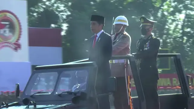 Presiden Jokowi menganugerahkan tanda kehormatan Bintang Bhayangkara Nararya untuk tiga anggota Polri yang dinilai telah berjasa besar dalam menjalankan tugasnya.