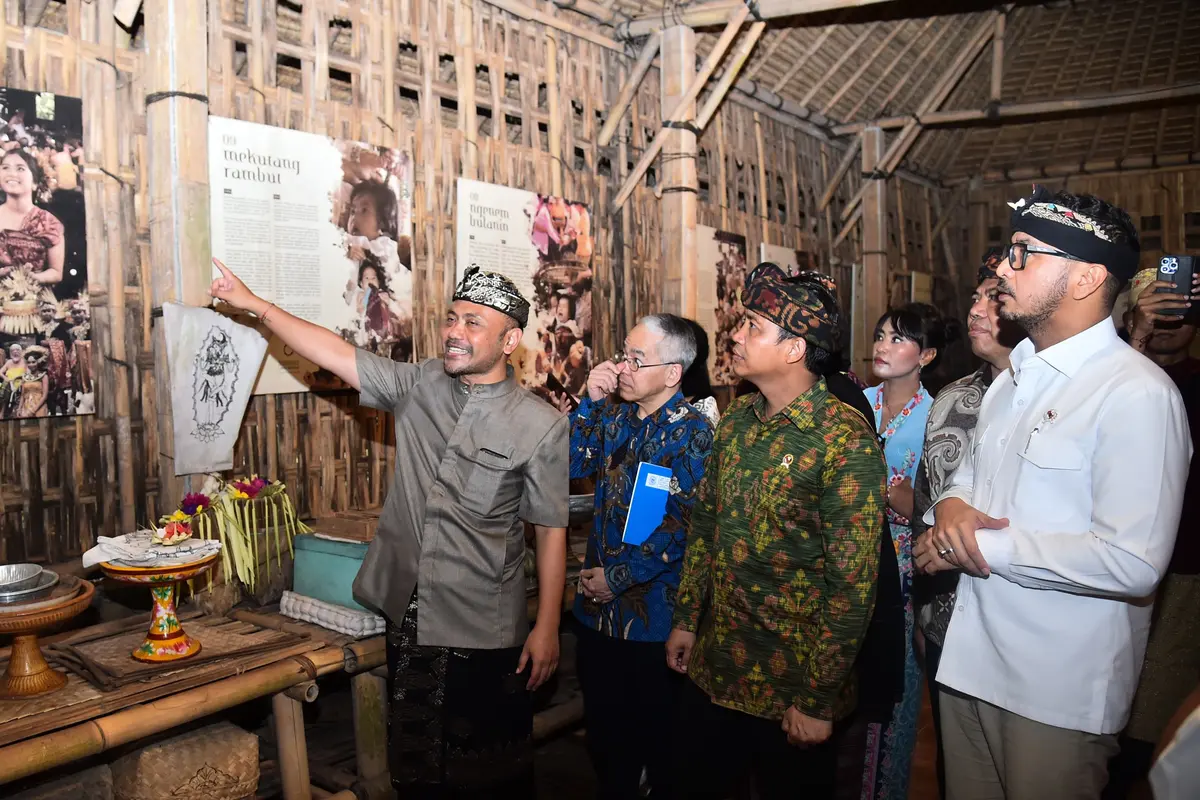 Menteri Kehutanan (Menhut) Raja Juli Antoni saat melakukan kunjungan kerja ke Samsara Living Museum Bali, Karangasem.