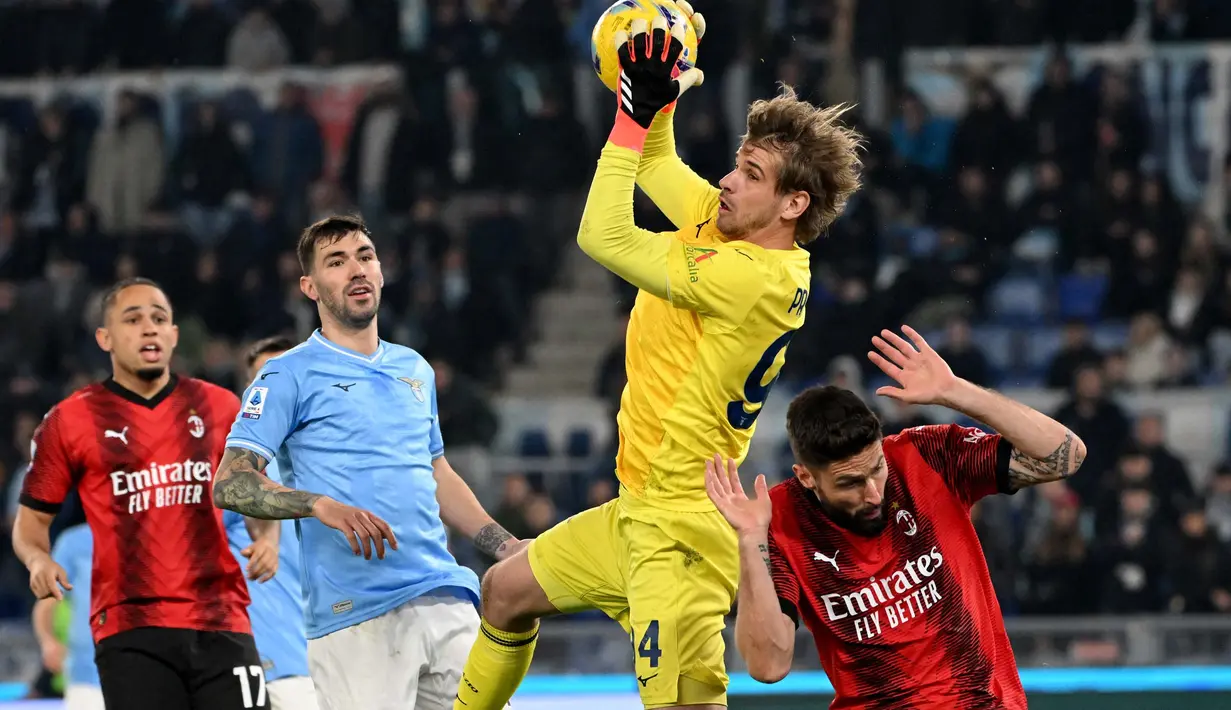 Tiga kartu merah dikeluarkan wasit untuk pemain Lazio, diantaranya Luca Pellegrini, Adam Marusic, dan Matteo Guendouzi. (Alberto PIZZOLI/AFP)