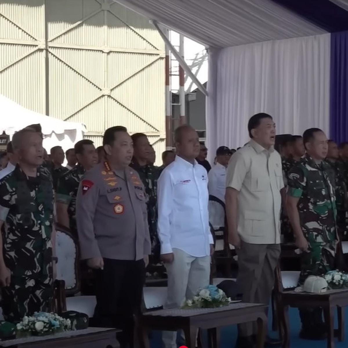 Kejutan Sosok Letkol Berseragam Loreng Temani Menhan Serahkan Maung ke Panglima-Kapolri