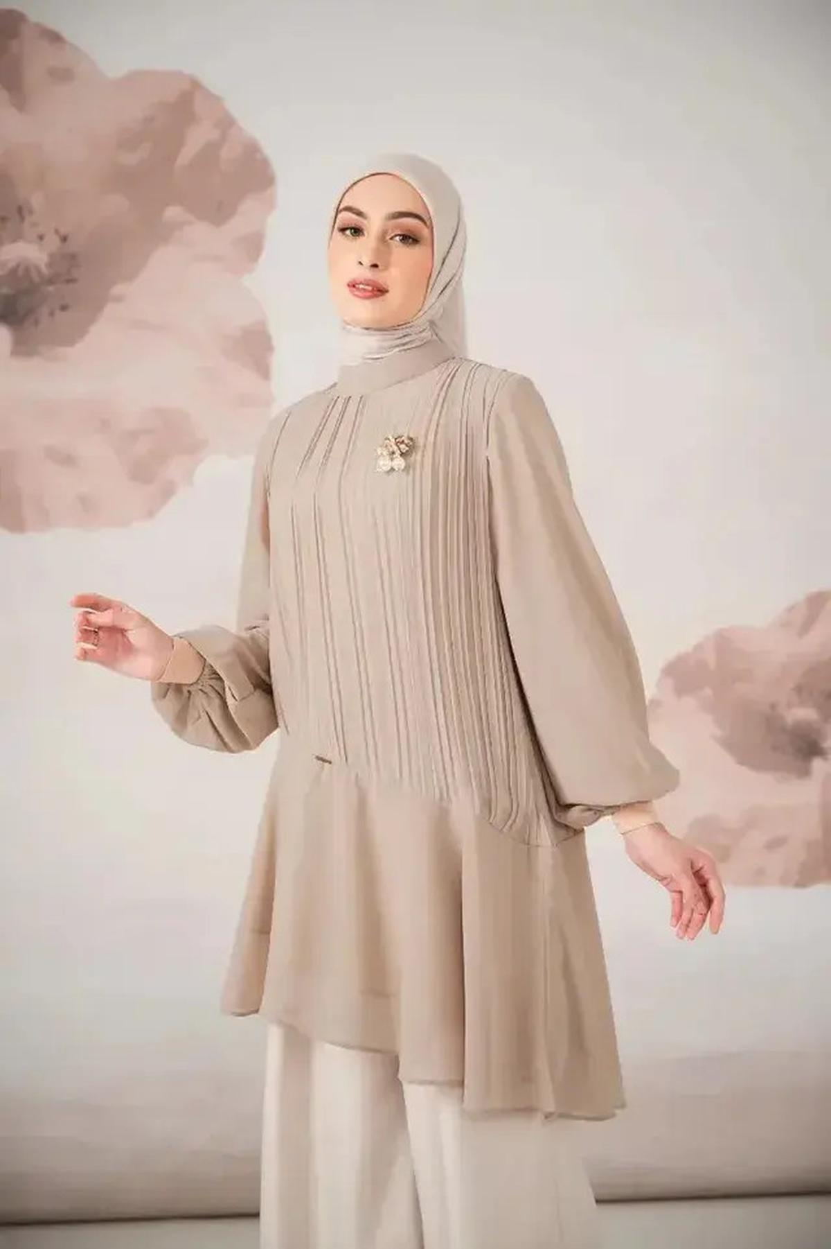 6 Tips Padu Padan Tunik Kekinian untuk Kulit Kuning Langsat, Bikin Look Glowing dan Anti Kusam