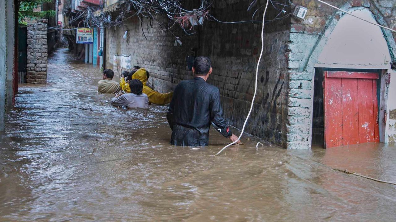 FOTO: Banjir dan Longsor Tewaskan 164 Orang di Pakistan, Hujan Lebat Masih Mengancam