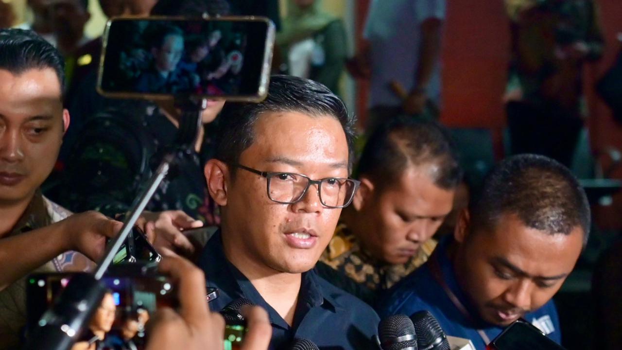 Momen Haru Menlu Sugiono Jemput Jenazah Zetro Leonardo Purba Diplomat Ditembak di Peru: Kami akan Teruskan Perjuanganmu