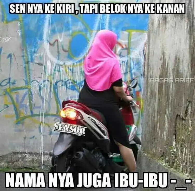 10 Meme Kocak Tingkah Laku Ibu Ibu Ketika Sedang Naik Motor Benar