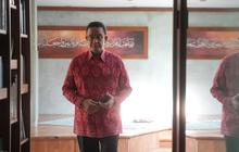Baju Merah dan Arti Kaligrafi di Balik Foto Anies Baswedan Jelang Dicalonkan Cagub DKI Jakarta