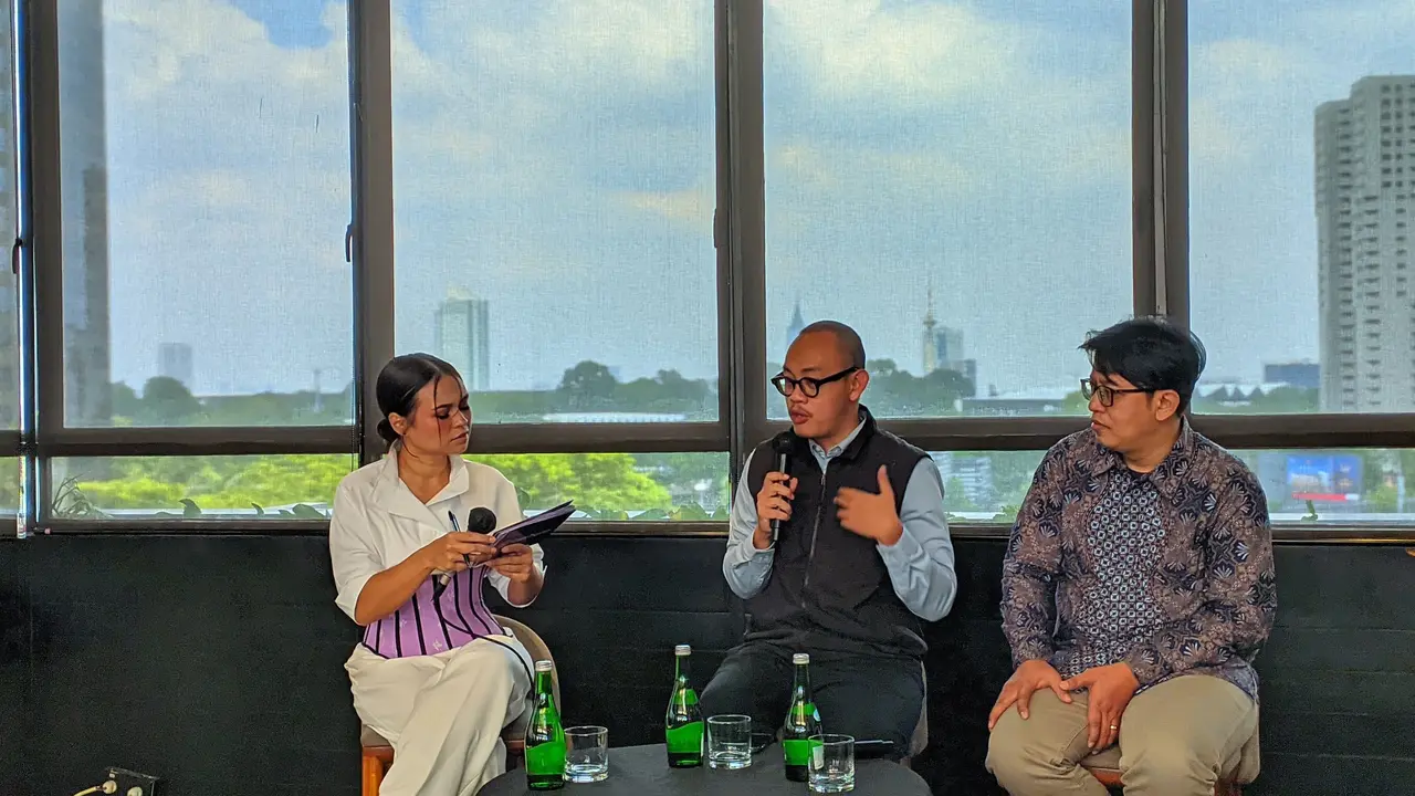 Direktur dan Ekonom, Center of Economic and Law Studies (CELIOS), Bhima Yudhistira Adhinegara bersama Assurance Partner, Grant Thornton Indonesia¸ Tagor Sidik Sigiro pada sesi diskusi acara Media Talkshow