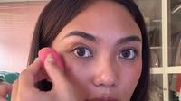 Tutorial Makeup Marion Jola Tetap Cantik Saat Mau Nge-Gym dan Aktivitas Santai. (Dok: TikTok @marionjola)