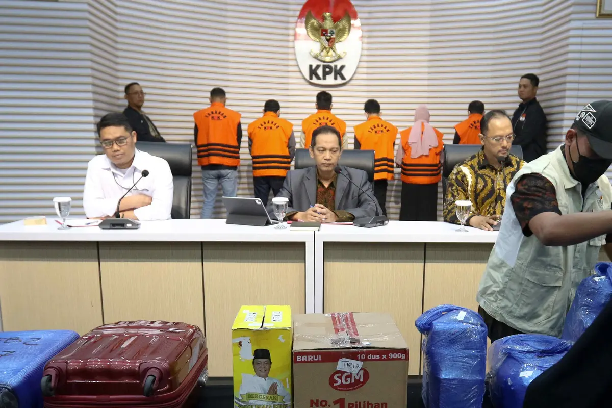 Penampakan Uang Rp12 Miliar Hasil OTT KPK di Kalimantan Selatan