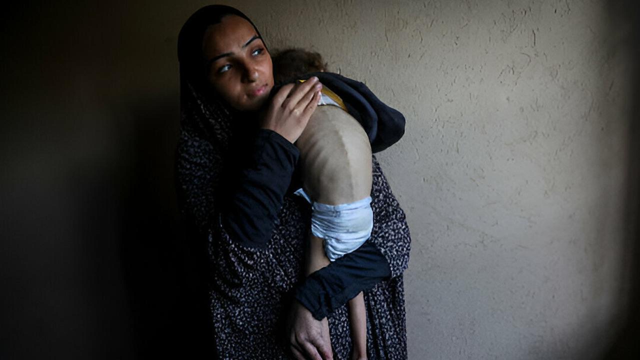 Anak-anak Gaza Sekarat karena Kedinginan dan Kurang Gizi, Israel Blokir Vaksin dan Bantuan
