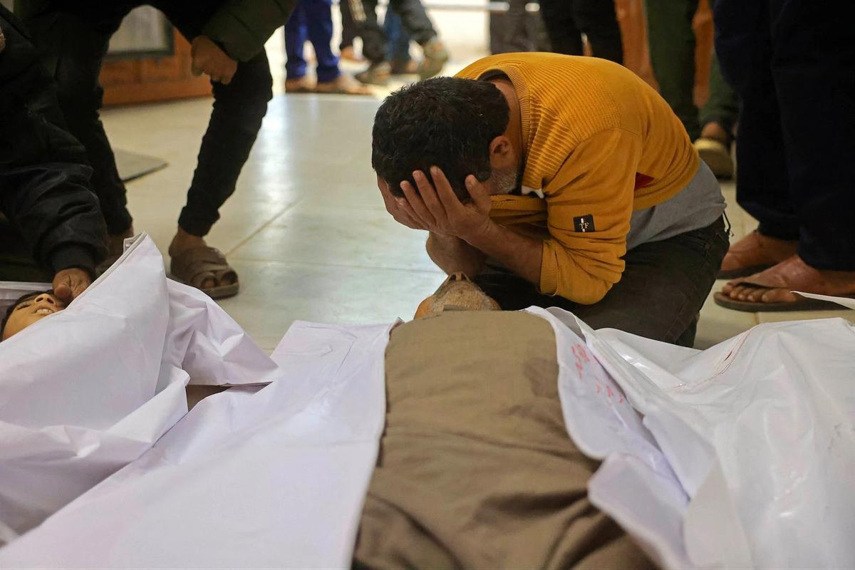 FOTO: Tangis Keluarga Iringi 25 Warga Sipil Tewas di Jalur Gaza