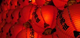 Ilustrasi lampion Tahun Baru China, Imlek. (Photo by Henry & Co. on Unsplash)
