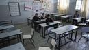 Sekolah-sekolah negeri Palestina di Tepi Barat telah ditutup sejak 5 Februari dalam salah satu aksi mogok mengajar terpanjang dalam sejarah melawan Otoritas Palestina yang kekurangan dana. (AP Photo/Mahmoud Illean)