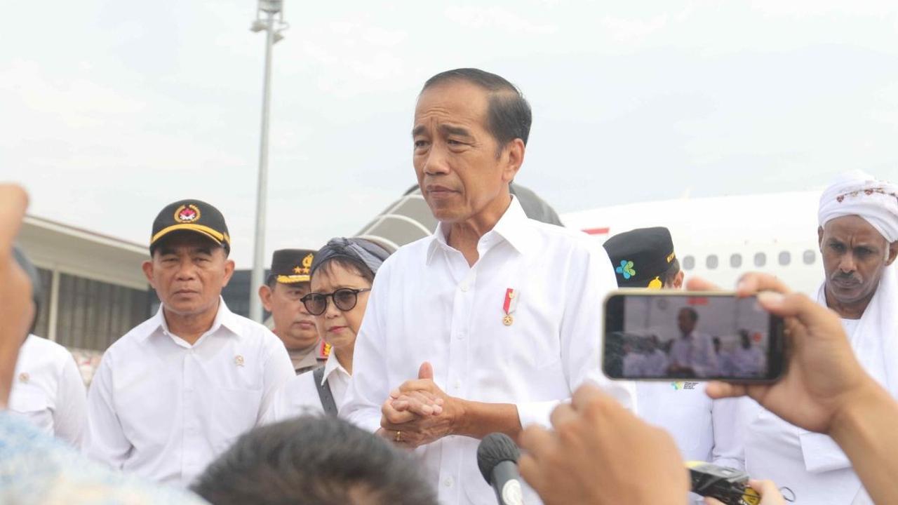 Menurut dia, beberapa menteri kabinet dan ketua lembaga negara juga direncanakan salat Idulfitri bersama Jokowi-Ma'ruf di Masjid Istiqlal.&nbsp;