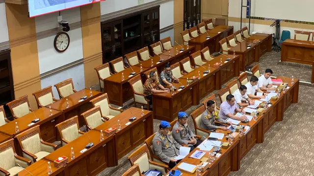 Komisi III DPR memanggil Kapolrestabes Semarang Kombes Pol Irwan Anwar beserta jajarannya untuk meminta penjelasana kasus polisi tembak siswa SMKN 4 Semarang