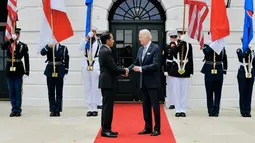 Presiden AS Joe Biden menyambut kedatangan Presiden Joko Widodo di Gedung Putih, Washington, AS, 12 Mei 2022. Joe Biden menjamu Jokowi dan sejumlah pemimpin negara ASEAN lainnya di Gedung Putih. (Foto: Laily Rachev - Biro Pers Sekretariat Presiden)