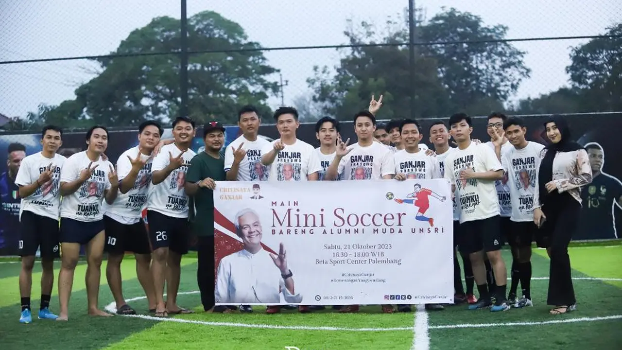 Sukarelawan Ganjar Pranowo yang tergabung dalam Crivisaya Ganjar atau Generasi Alumni Muda Universitas Sriwijaya (Unsri) dan Universitas Lampung (Unila) menggelar silaturahmi lewat kegiatan positif, salah satunya lewat pertandingan mini soccer.