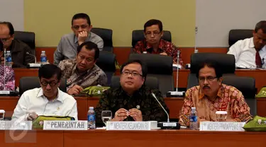 (Ki-ka) Menkumham Yasonna Laoly, Menkeu Bambang Brodjonegoro dan Menteri PPN Sofyan Jalil menghadiri Rapat Kerja (Raker) di Senayan, Jakarta, Kamis (15/10/2015). Raker membahas Penetapan Postur Sementara APBN 2016. (Liputan6.com/JohanTallo)