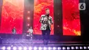 Personel Westlife Mark Feehily tampil dalam konser bertajuk “Westlife The Wild Dreams Tour 2023 Jakarta” di Stadion Madya GBK, Jakarta, Sabtu (11/2/2023). Berdasarkan keterangan tertulis pihak PK Entertainment, sekitar lebih dari 25 ribu penonton yang hadir di konser ini. (Liputan6.com/Angga Yuniar)