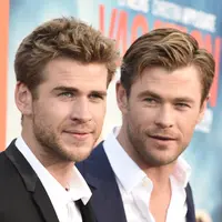 Liam Hemsworth dan Chris Hemsworth (AFP/Bintang.com)