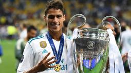 Tahun 2018 jadi periode paling spesial dalam perjalan karier Raphael Varane. Bek berusia 28 tahun itu juara Liga Champions bersama Real Madrid usai menaklukkan Liverpool 3-1. (AFP/Franck Fife)