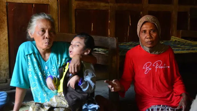 Kakek dan nenek miskin di Gunungkidul merawat cucunya yang lumpuh polio. (Foto: Liputan6.com/Hendro Ary Wibowo)