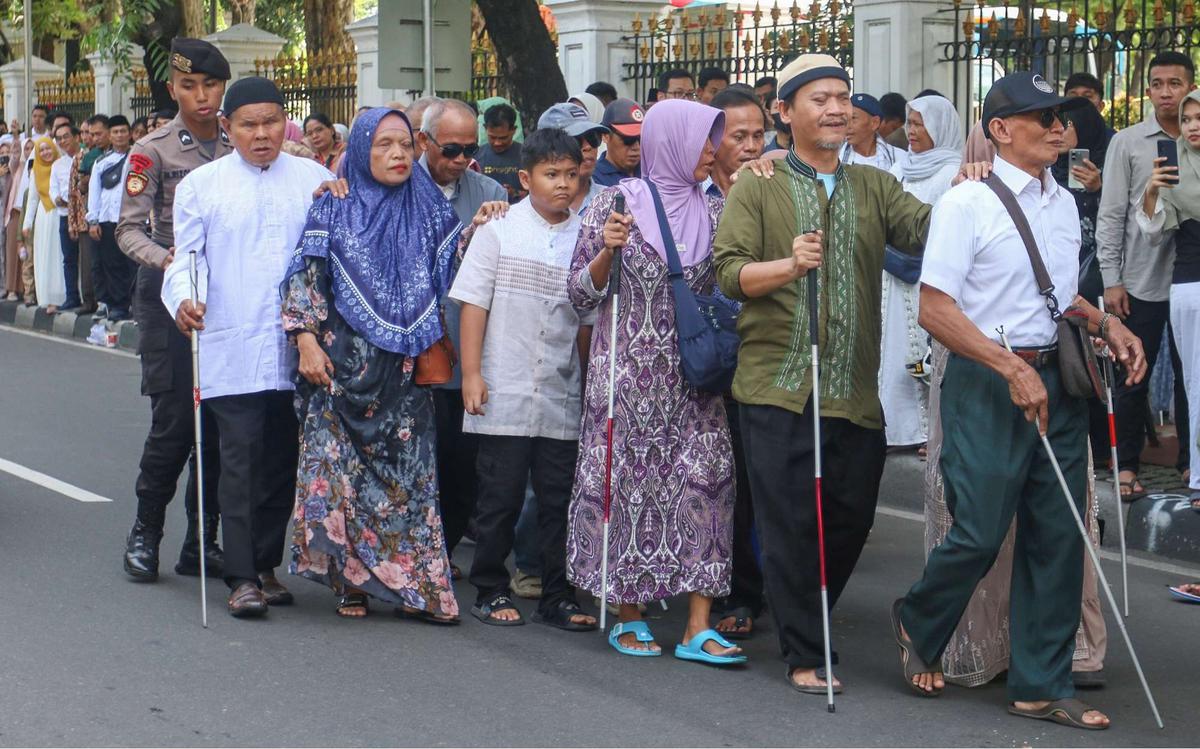 Antusiasme Ribuan Orang Hadiri Open House Prabowo di Istana