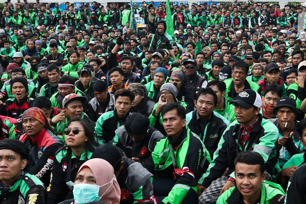 Ratusan Pengemudi Ojek Online Berunjuk Rasa