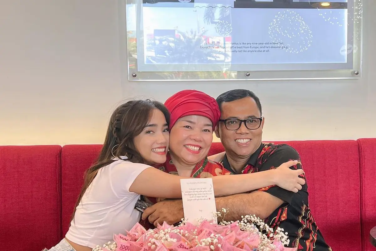 Fujian bersama kedua orang tuanya