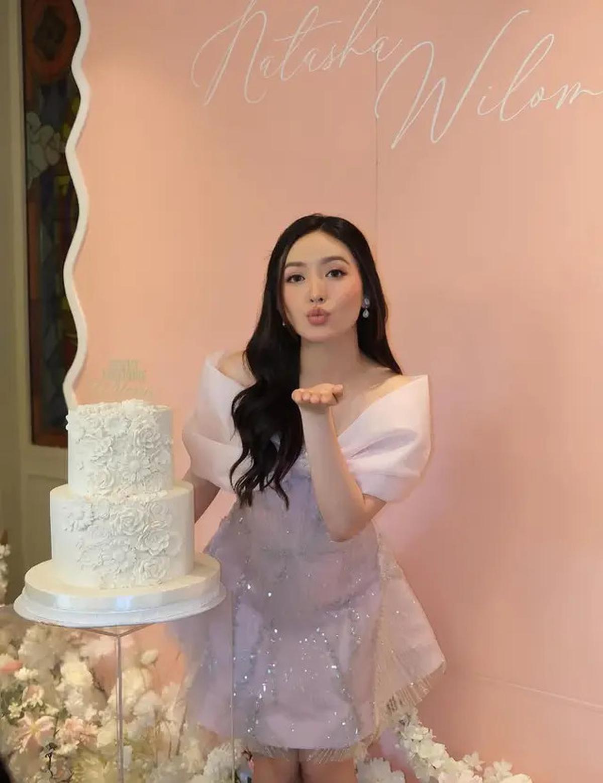 6 Potret Felicya Angelista dan Susan Sameh Kompak Kenakan Baju Putih saat Ulang Tahun Natasha Wilona ke-26