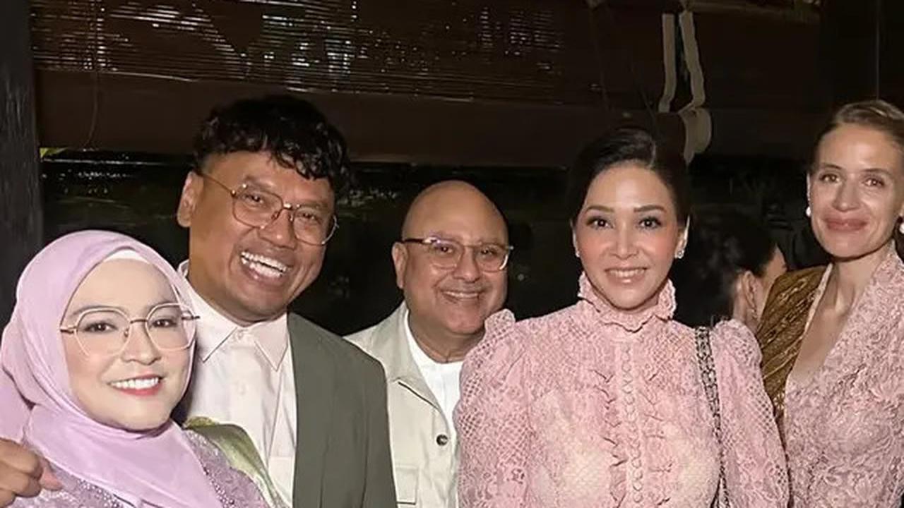 11 Gaya Serasi Selebriti Bersama Pasangan saat Hadir di Pernikahan Luna Maya dan Maxime Bouttier, Maia Estianty hingga Ranty Maria