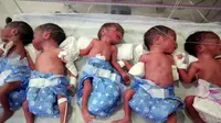 Karena tak pernah memeriksakan kandungan lewat USG, wanita ini kaget karena melahirkan alih-alih satu bayi, malah lima bayi kembar