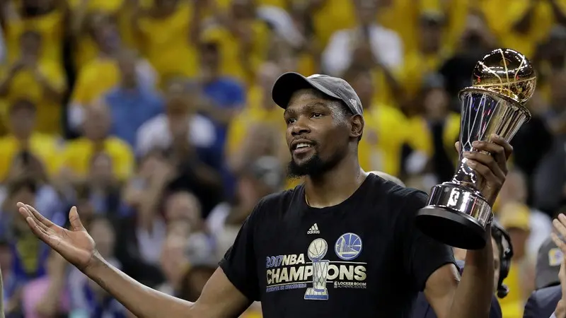 NBA: Kevin Durant Bertahan di Warriors